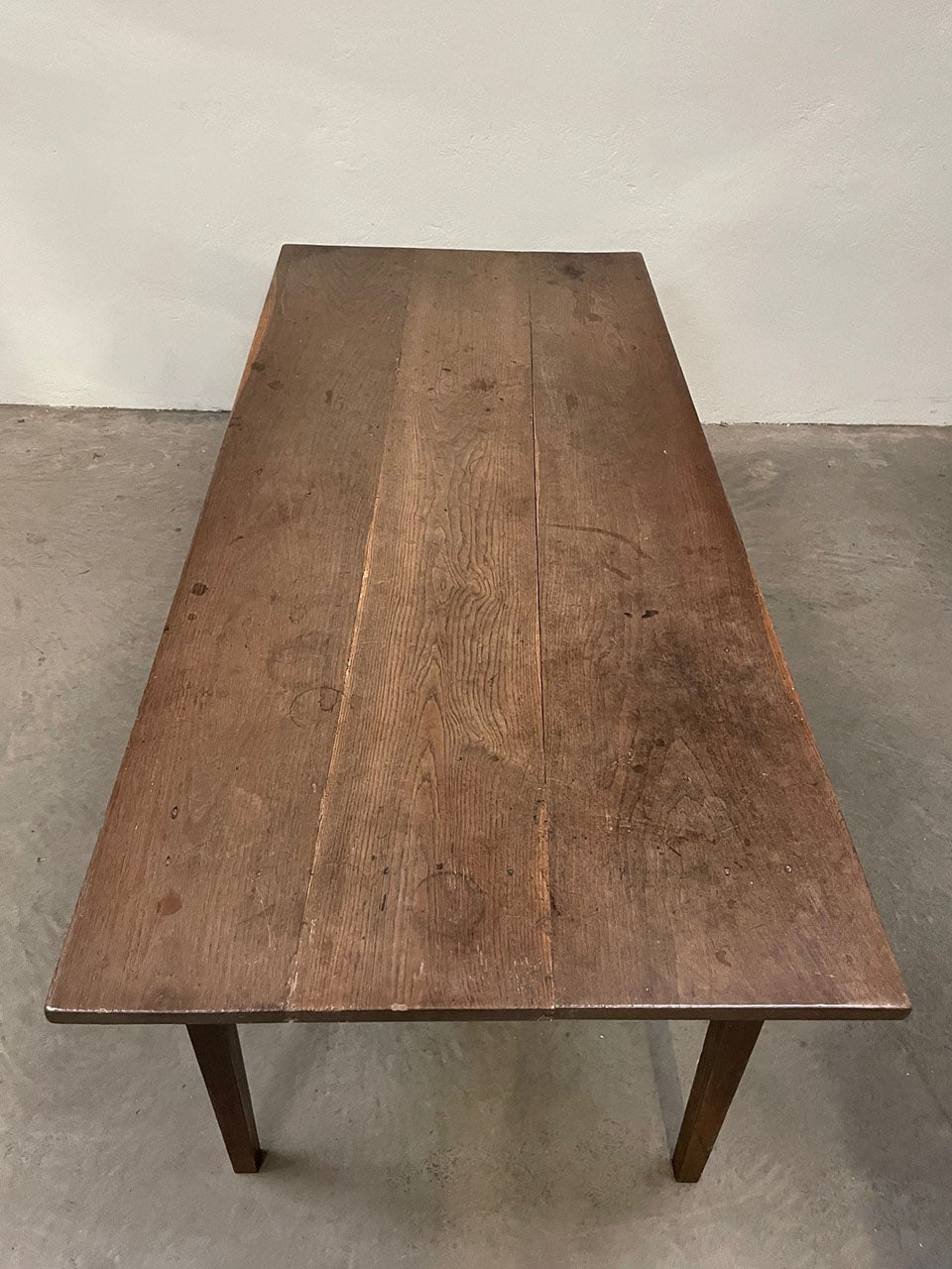 Tapered leg table