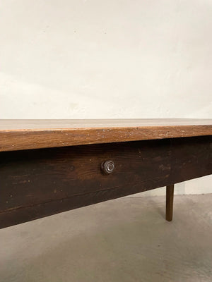 Tapered leg table