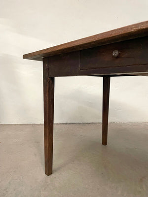 Tapered leg table