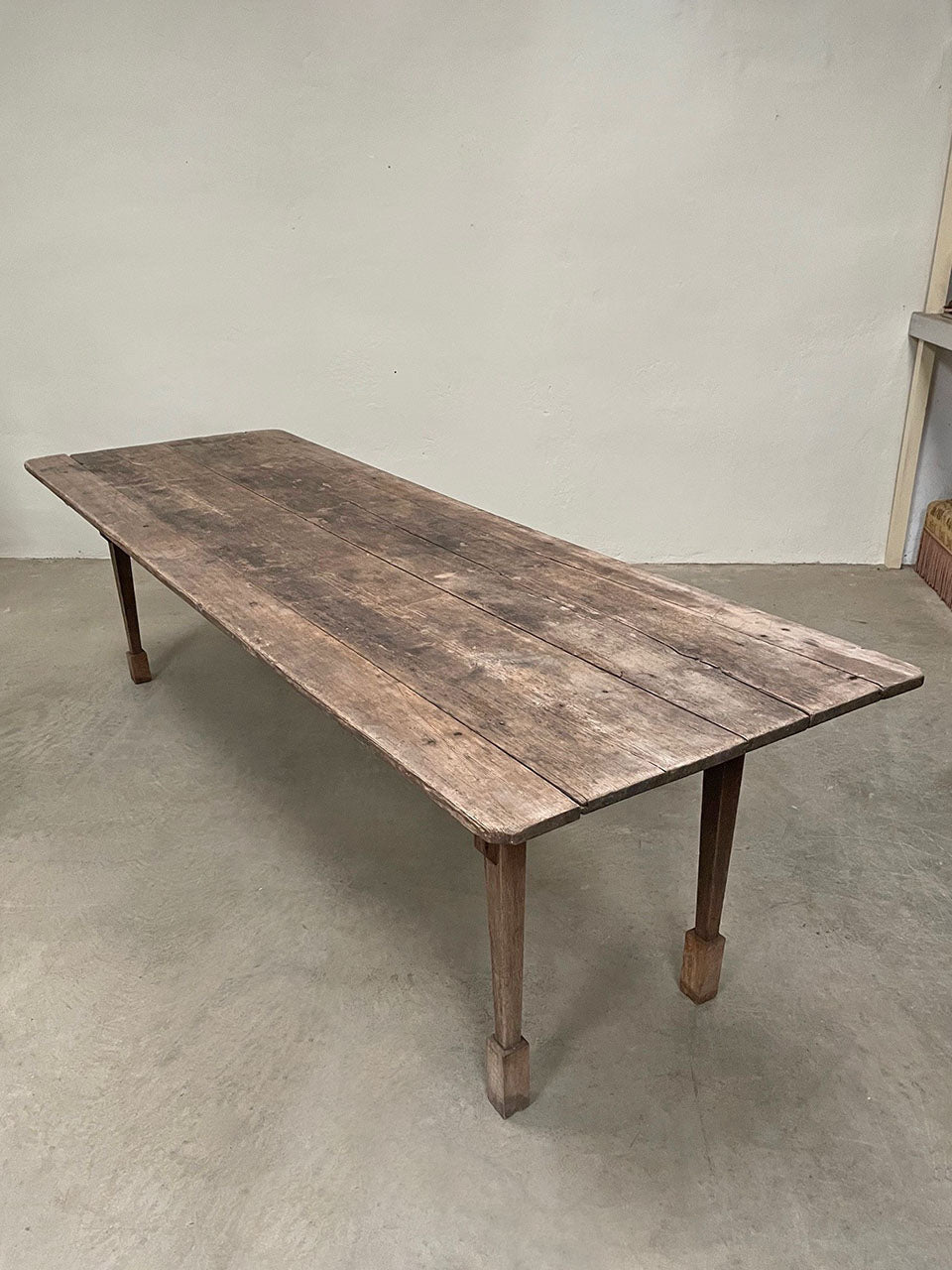 Long raised table