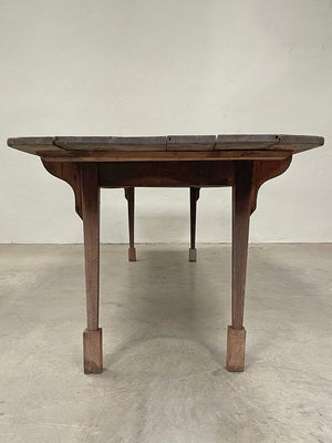 Long raised table