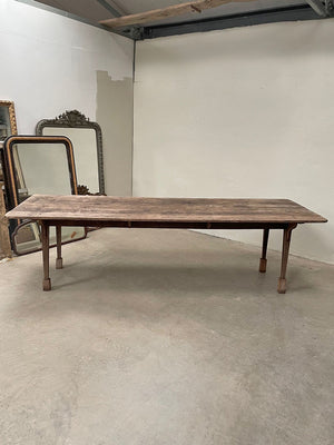 Long raised table