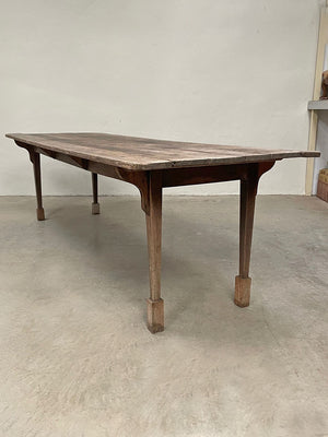 Long raised table