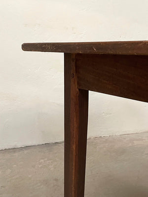 Tapered leg dining table