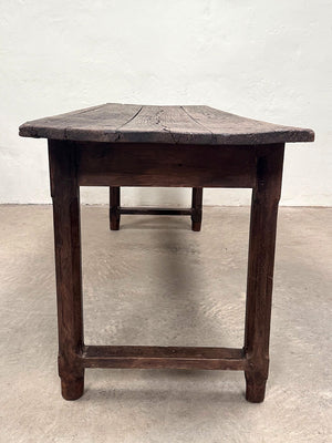 Stretchered ends table