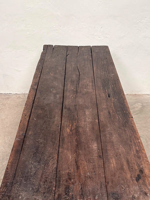 Stretchered ends table