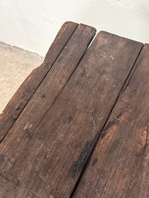 Stretchered ends table
