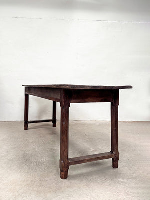 Stretchered ends table