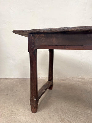 Stretchered ends table