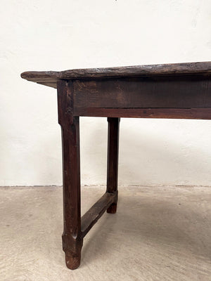 Stretchered ends table