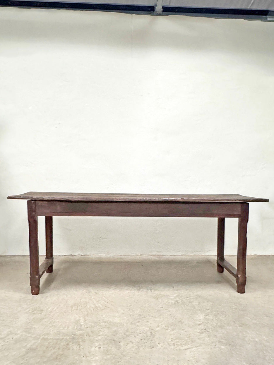 Stretchered ends table