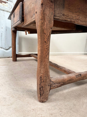 Walnut table for restoration