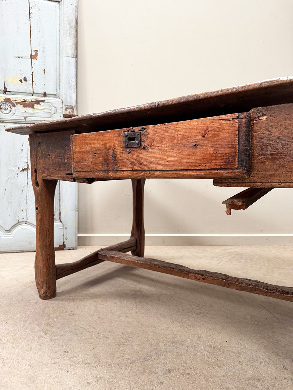 Walnut table for restoration