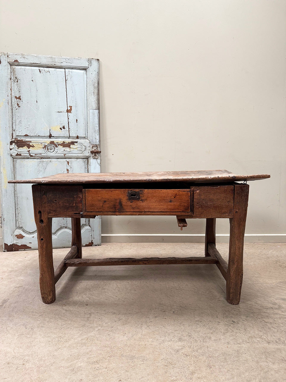 Walnut table for restoration