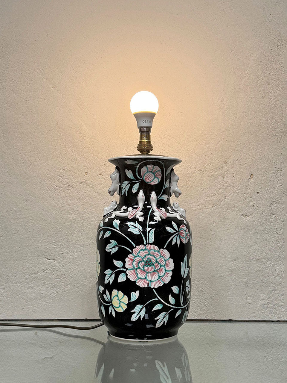 Black ceramic table lamp