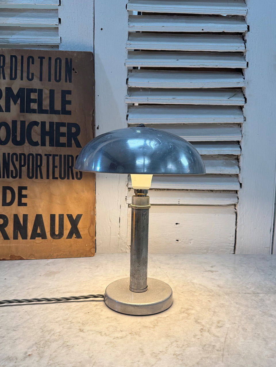Mushroom table lamp