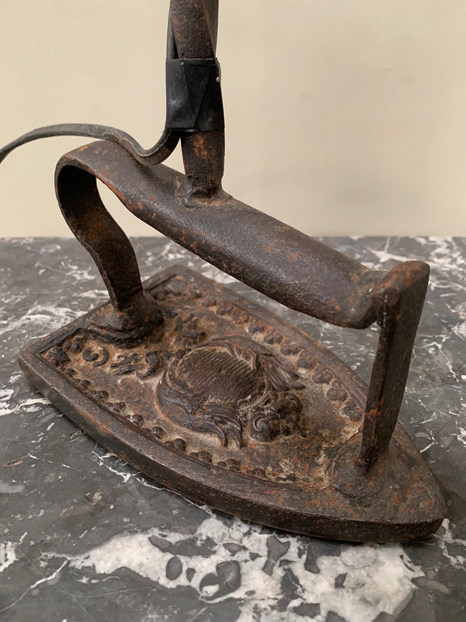 Laundry iron table lamp