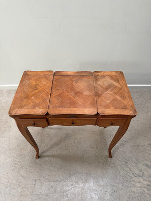 Lift top dressing table