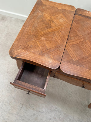 Lift top dressing table