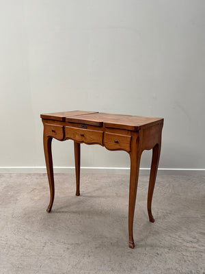 Lift top dressing table
