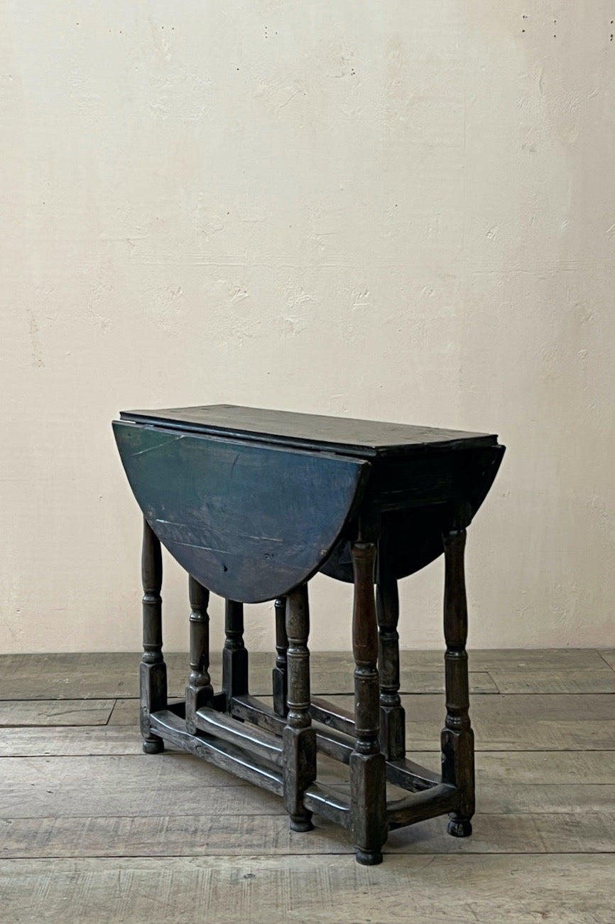Gateleg table