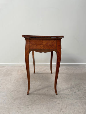 Dressing table with marquetry