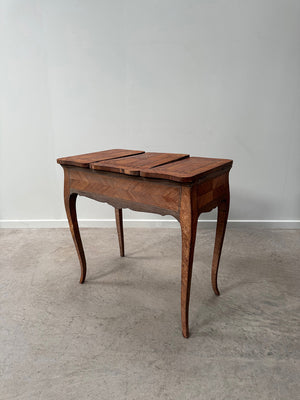 Dressing table with marquetry