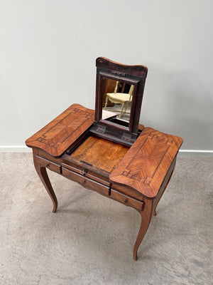 Dressing table with marquetry