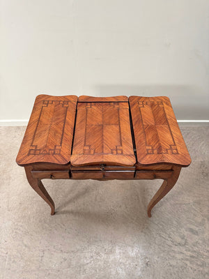 Dressing table with marquetry