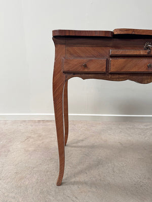 Dressing table with marquetry