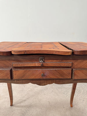 Dressing table with marquetry