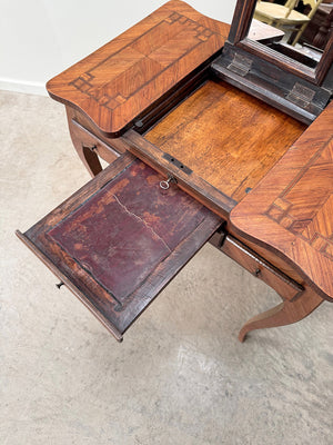 Dressing table with marquetry