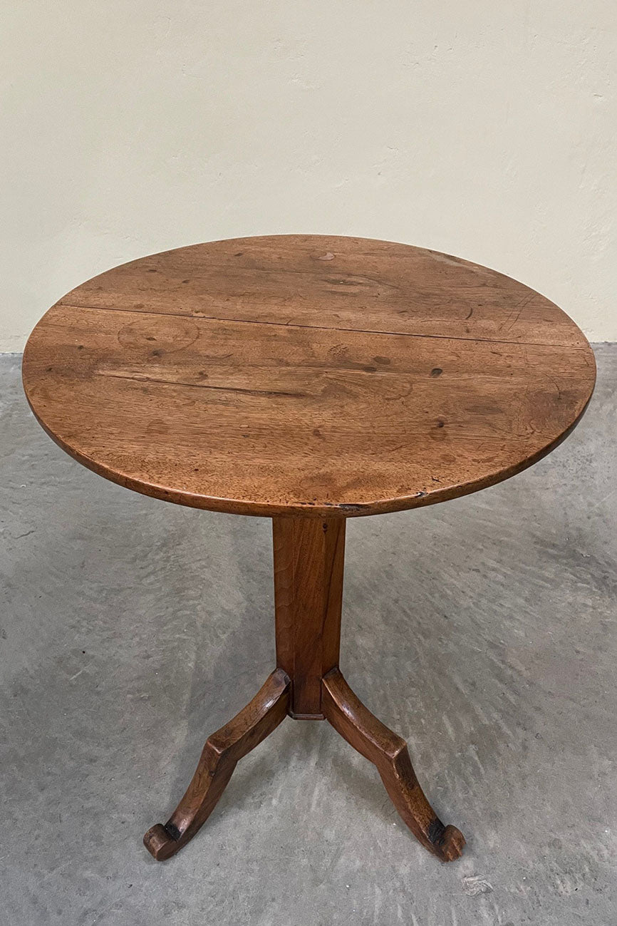 Pedestal occasional table