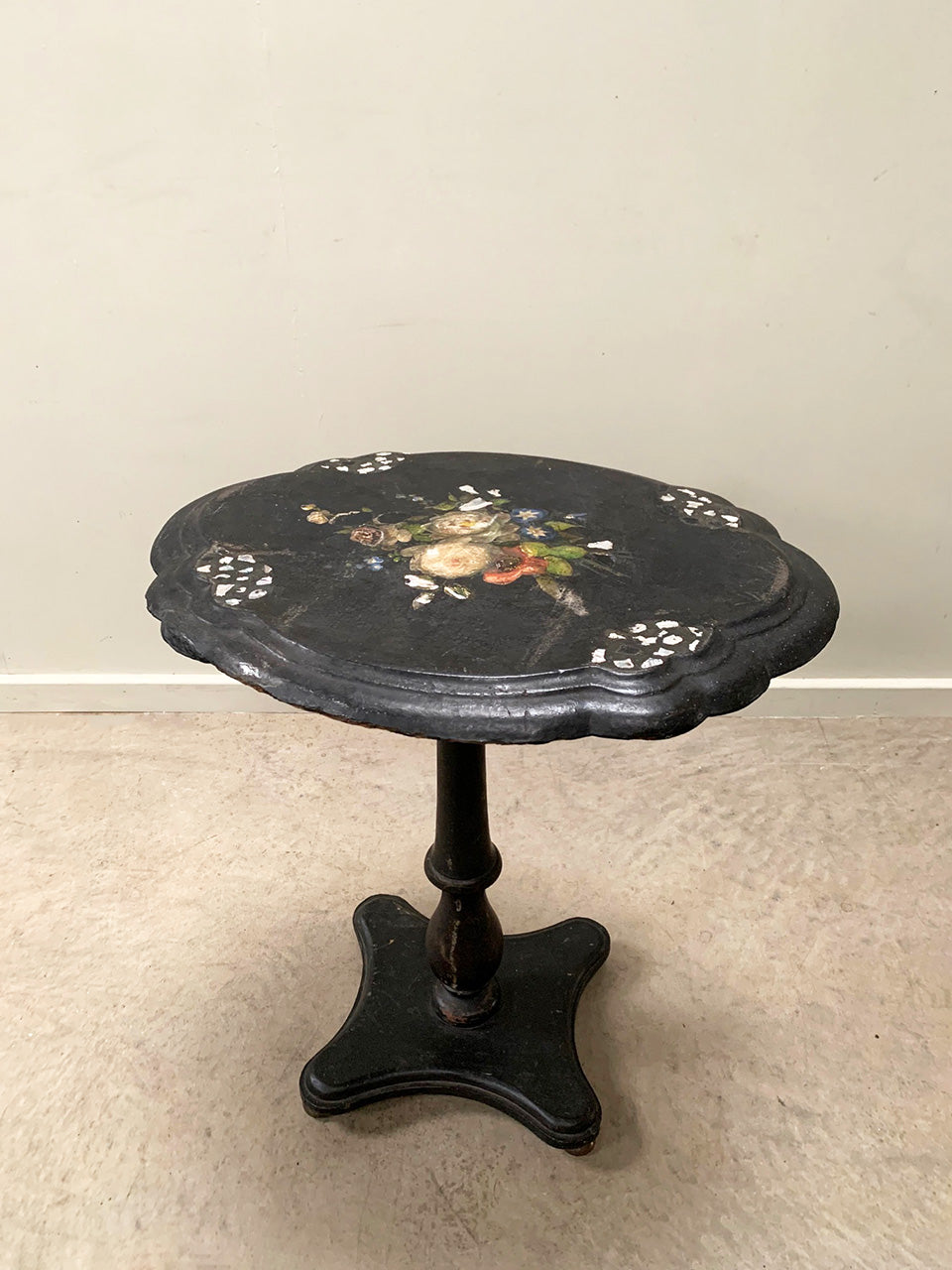 Victorian tilt top table