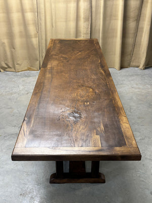 Pyrenean single board table