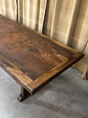 Pyrenean single board table
