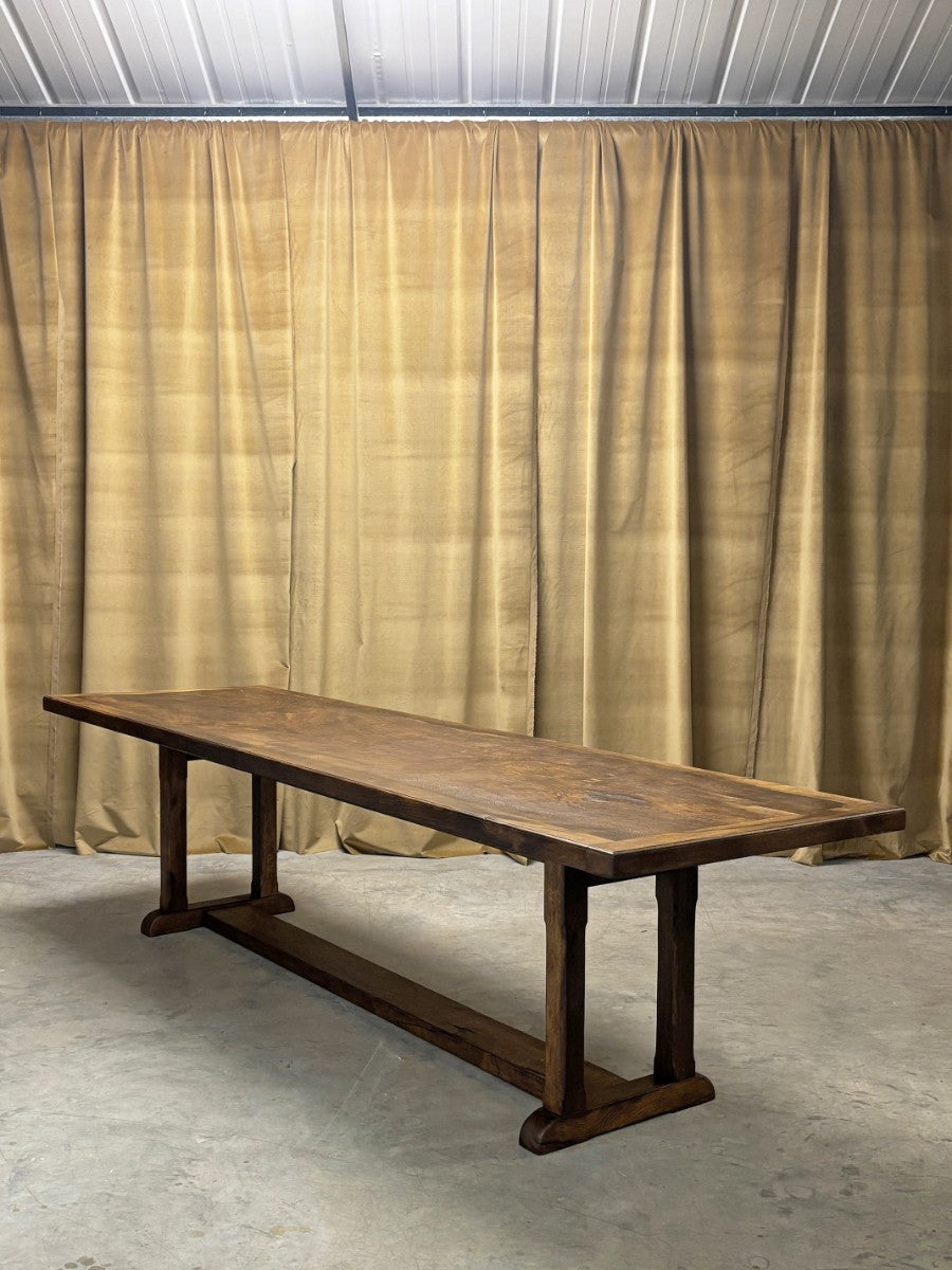 Pyrenean single board table