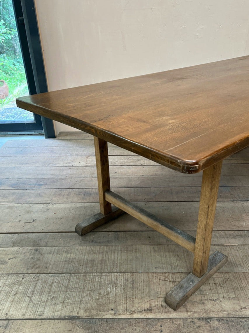 Trestle table