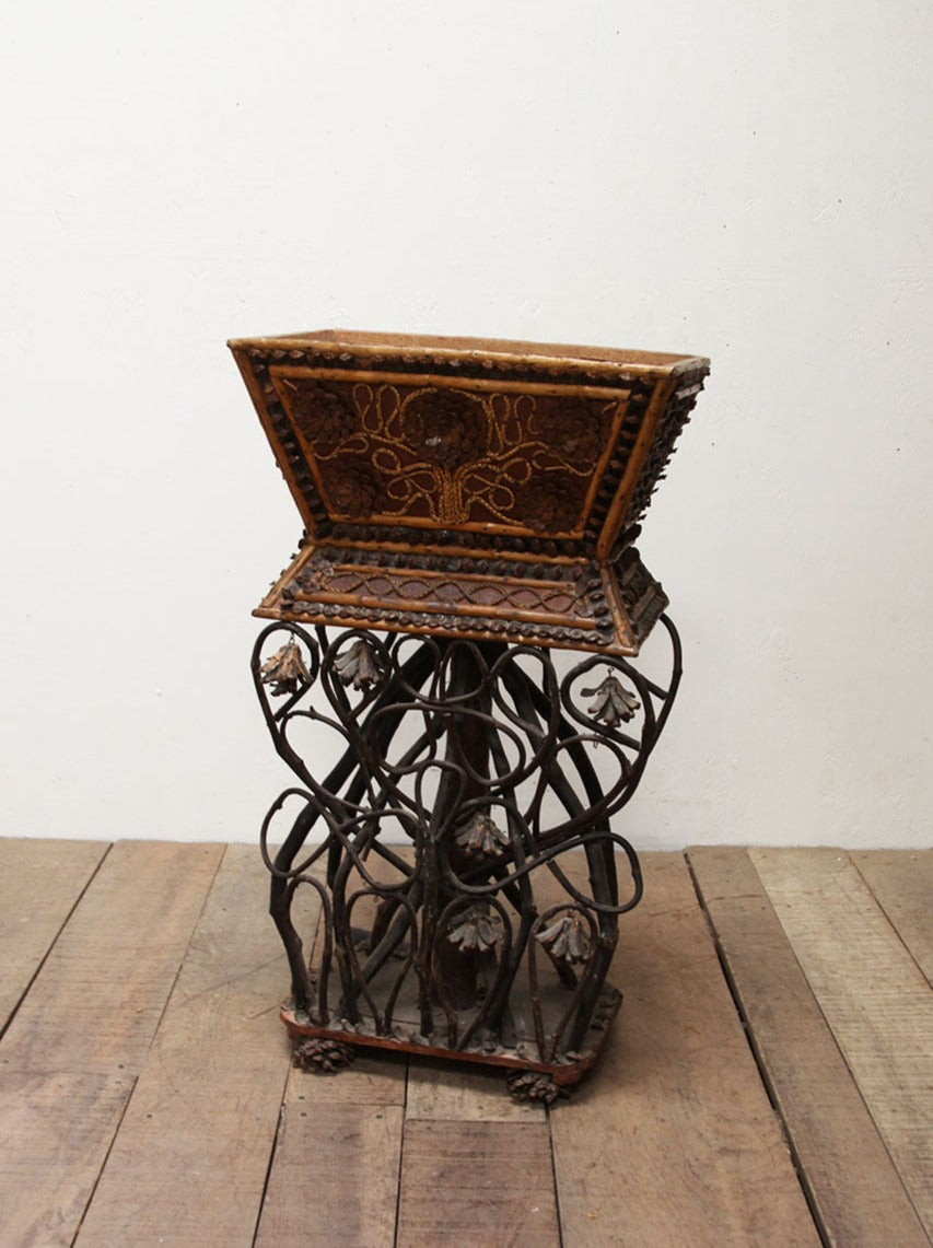 Naturalistic plant stand