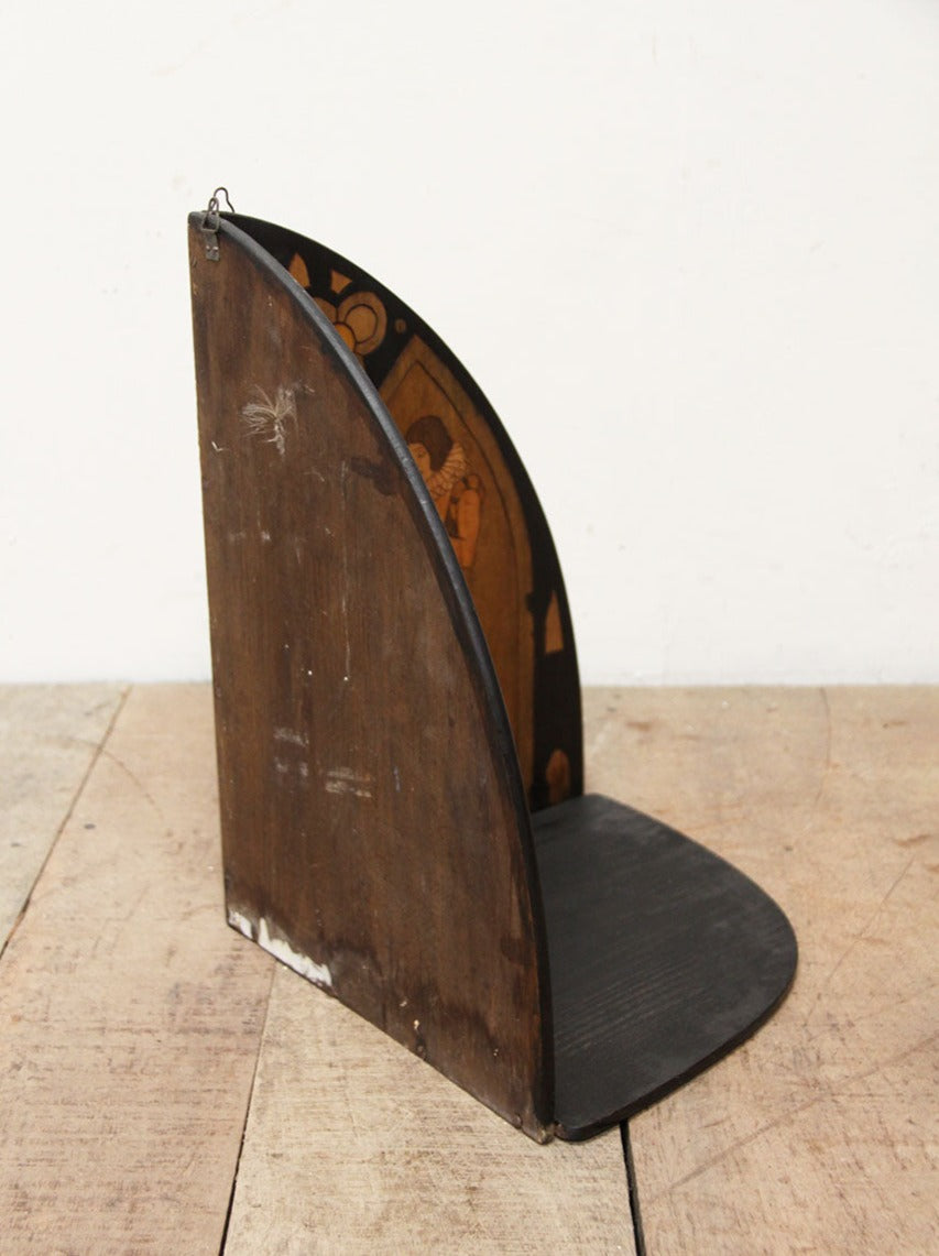 Small corner shelf / niche