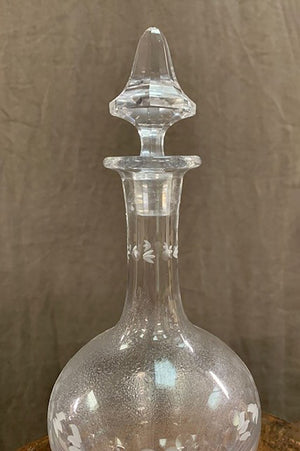 Footed decanter