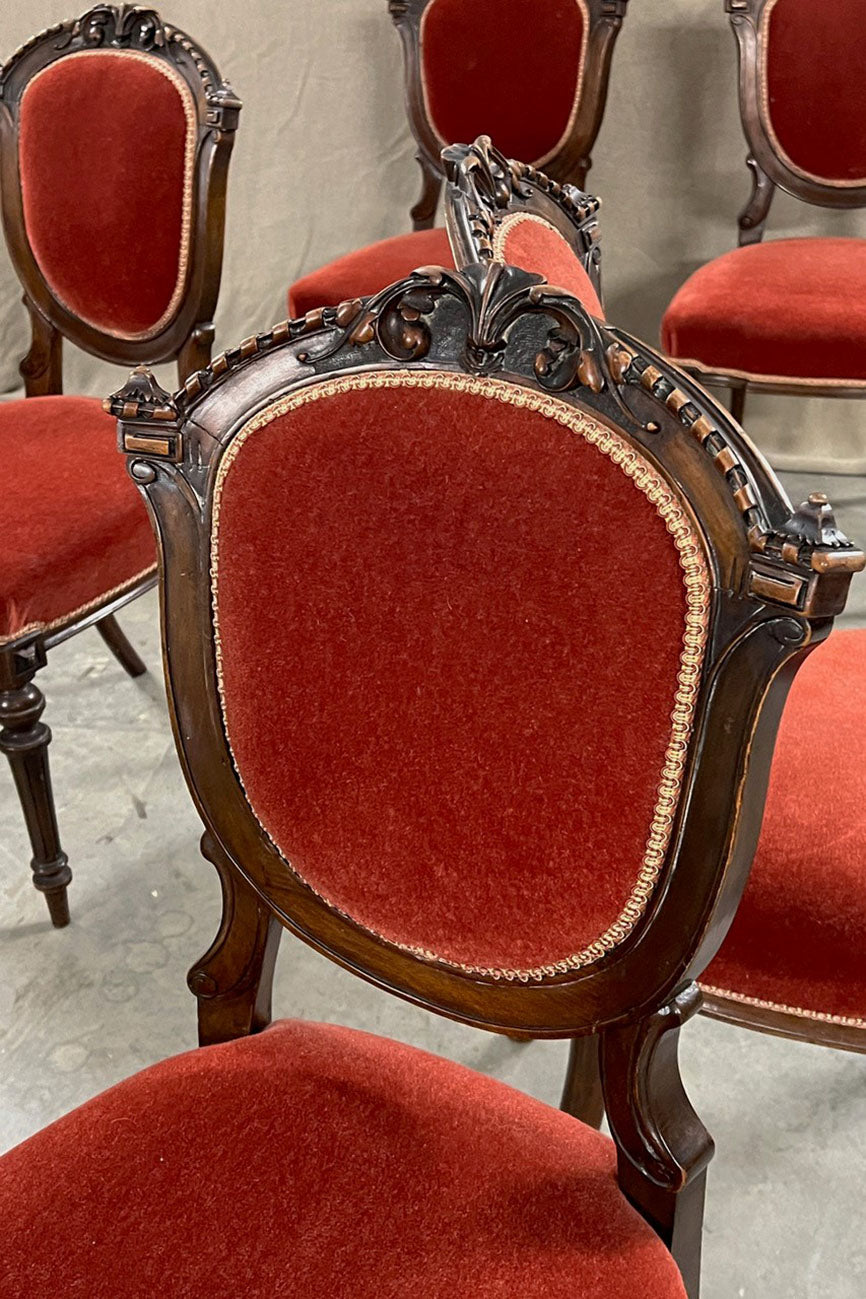 Antique deals velvet chair