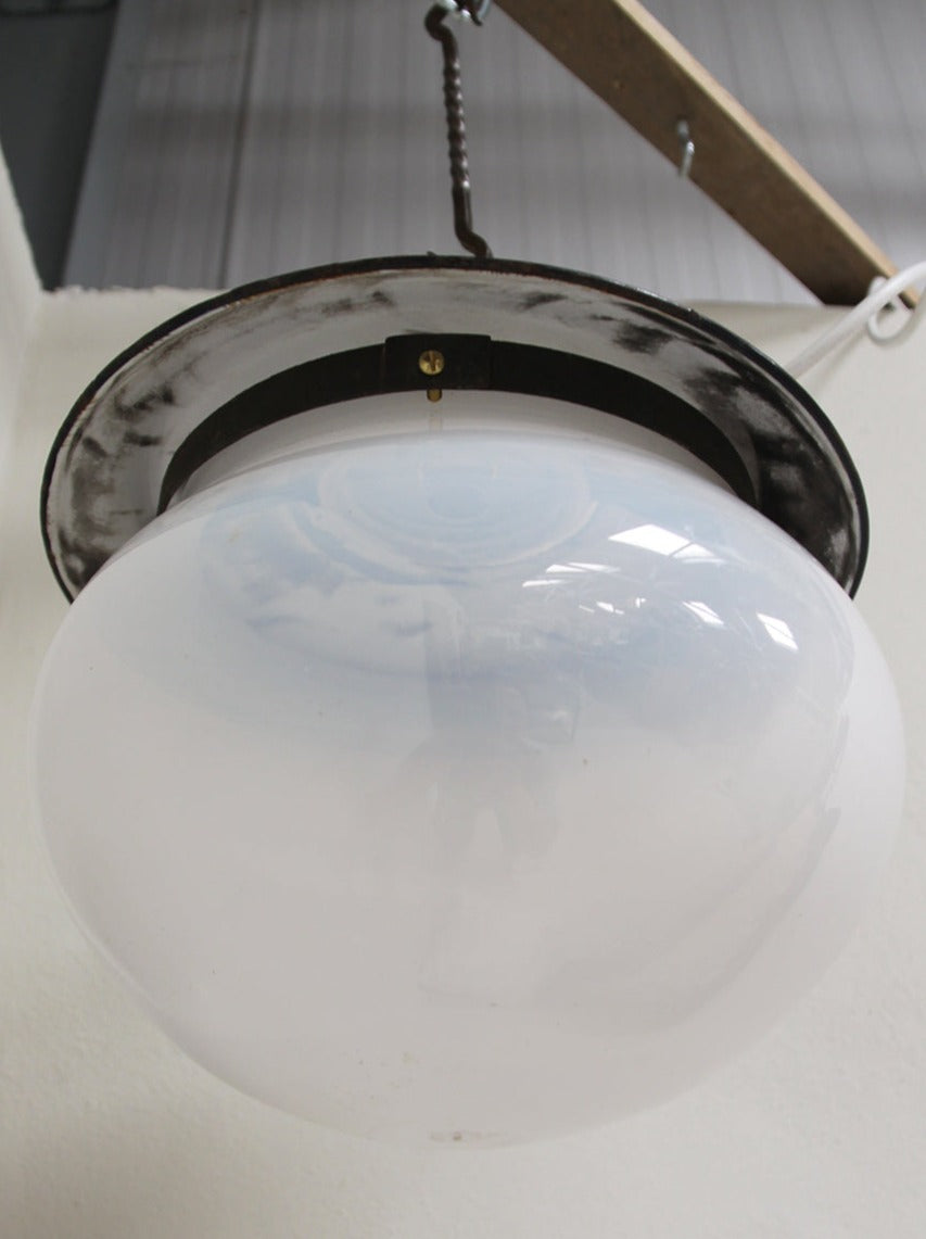 Bulbous pendant light