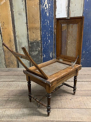 Cane birthing chair