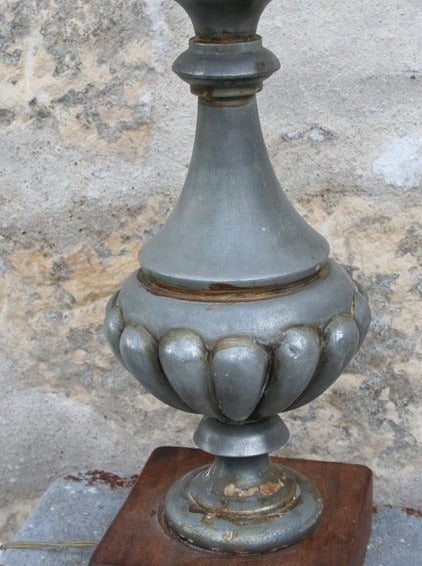 Zinc lamp base