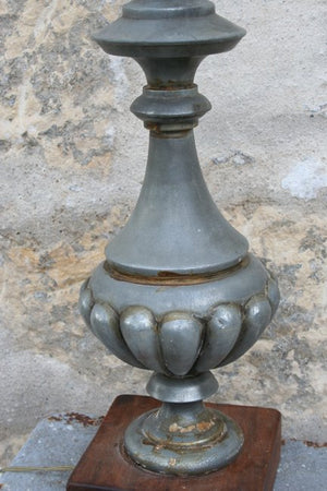 Zinc lamp base