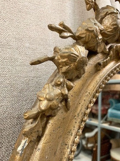 Oval mirror with crest