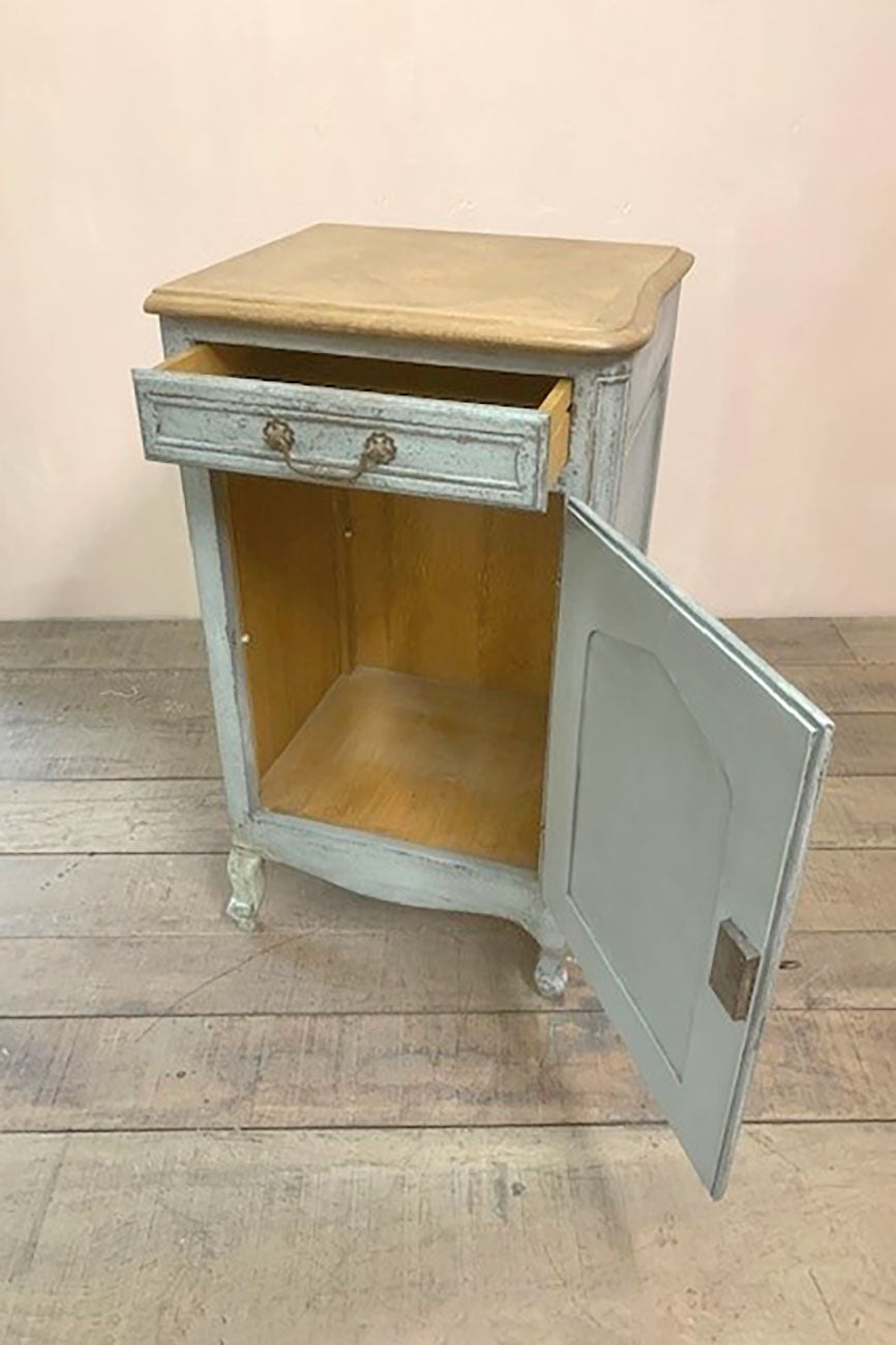 Corner painted storage unit