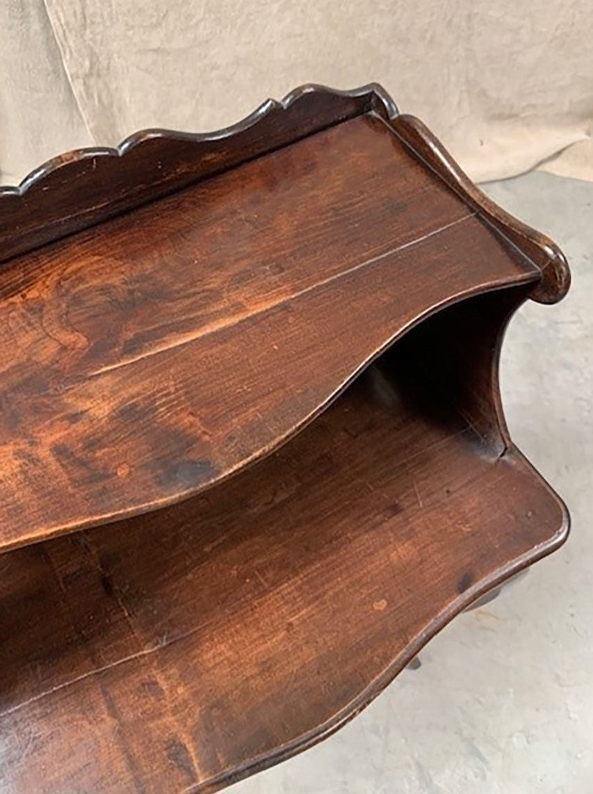 Cut out 'club' chevet