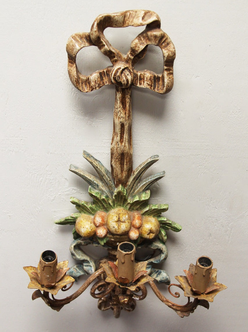 Single floral wall light